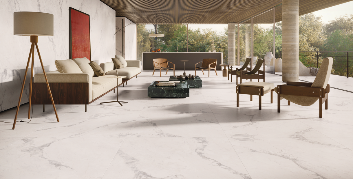 Terraza exterior con porcelánico símil madera conectada a un living interior.